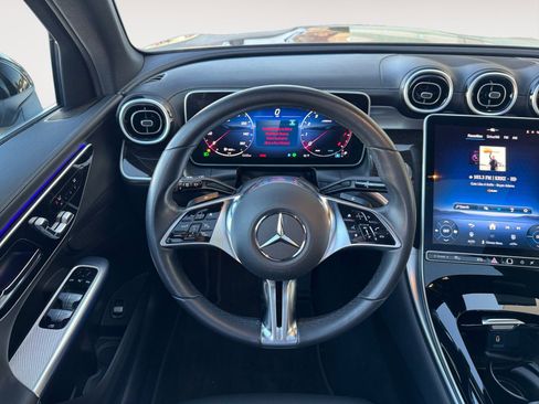 Used 2025 Mercedes-Benz GLC 300 4MATIC image 12