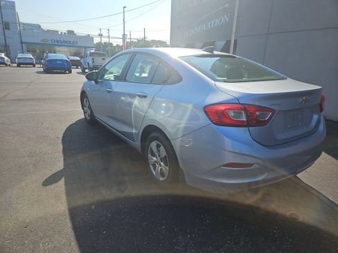 Used 2018 Chevrolet Cruze LS FWD image 5