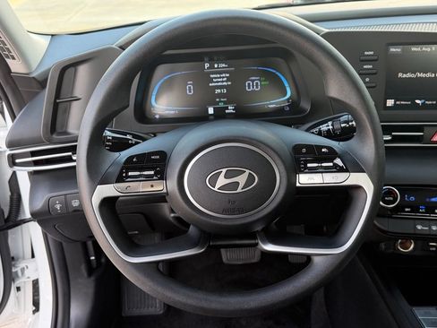 Used 2026 Hyundai Elantra Hybrid FWD image 27