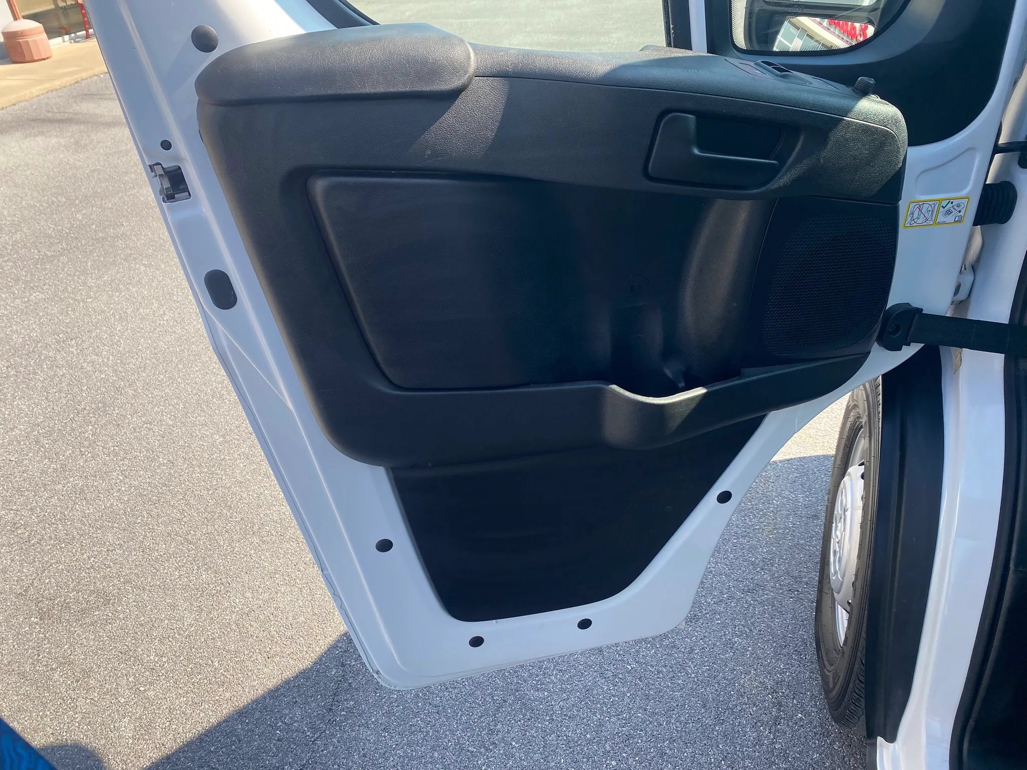 Used 2024 RAM ProMaster 2500 w/ Convenience Group FWD image 8