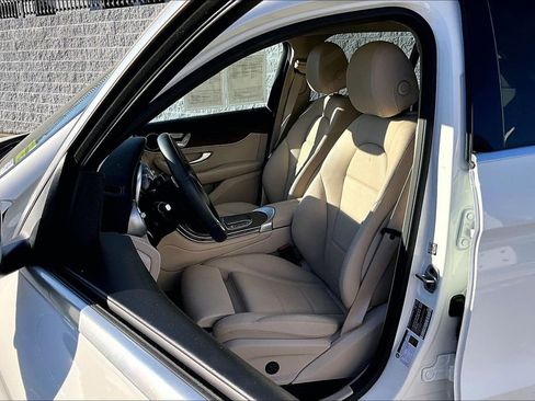 Used 2022 Mercedes-Benz GLC 300 4MATIC image 3