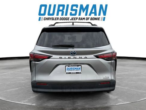 Used 2021 Toyota Sienna XLE image 5