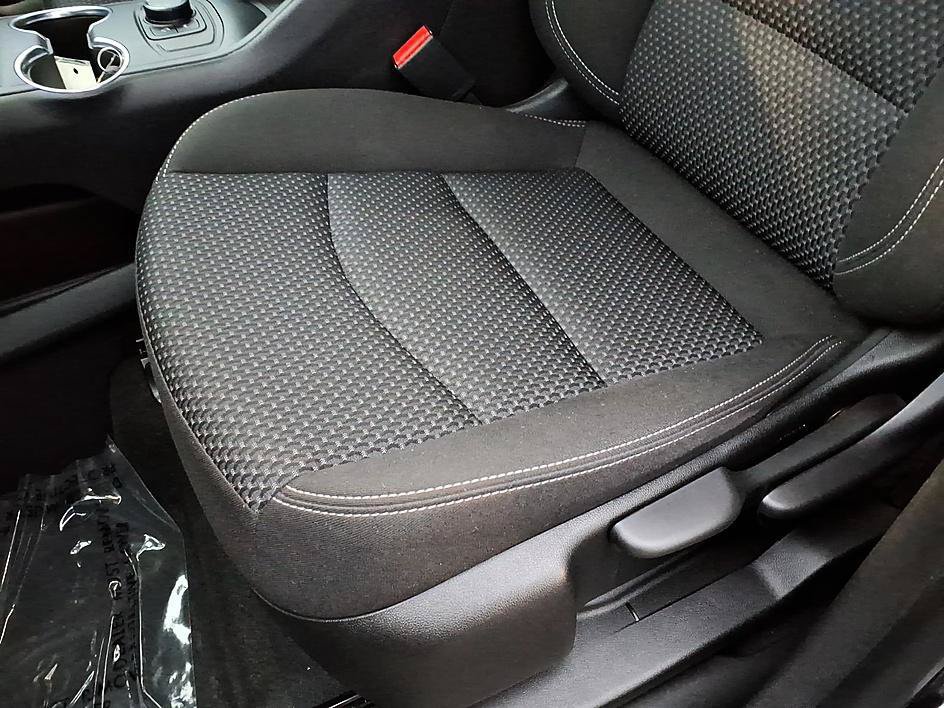 Used 2023 GMC Terrain SLE FWD image 16