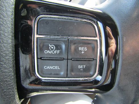 Used 2017 Dodge Grand Caravan SXT image 26