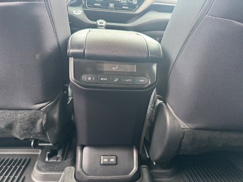 Used 2023 Toyota Highlander LE image 35