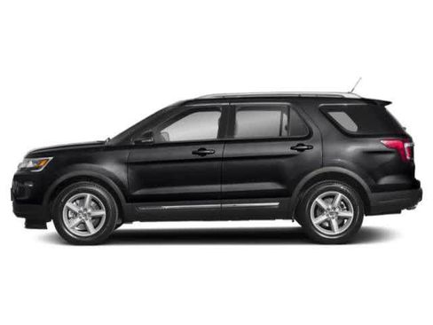 Used 2018 Ford Explorer XLT w/ Equipment Group 202A FWD image 3