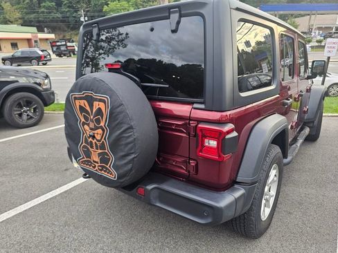 Used 2021 Jeep Wrangler Unlimited Sport AWD/4WD image 3