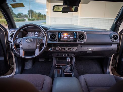 Used 2019 Toyota Tacoma TRD Sport image 15