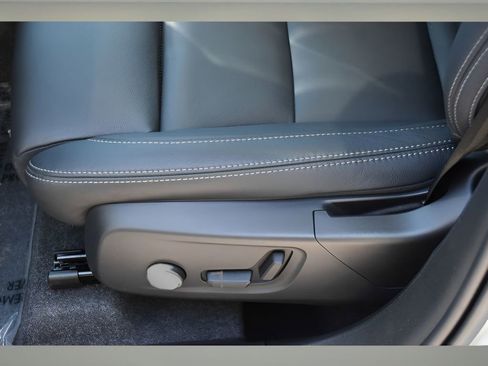 Certified 2025 Volvo XC40 B5 Plus w/ Protection Package Premier image 24