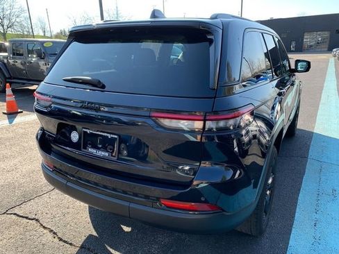 Used 2024 Jeep Grand Cherokee Limited w/ Black Appearance Package image 7