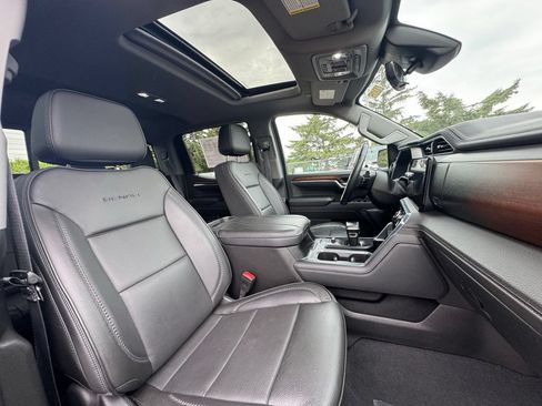 Used 2024 GMC Sierra 1500 Denali w/ Technology Package AWD/4WD image 28