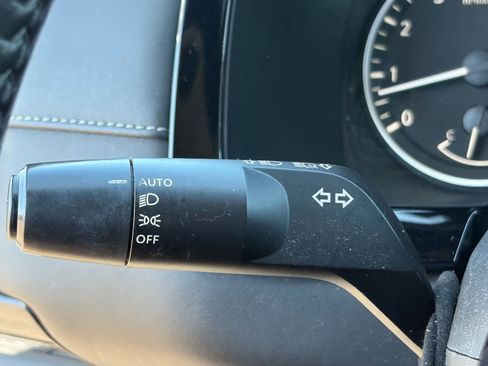 Used 2023 Nissan Pathfinder SV FWD image 13
