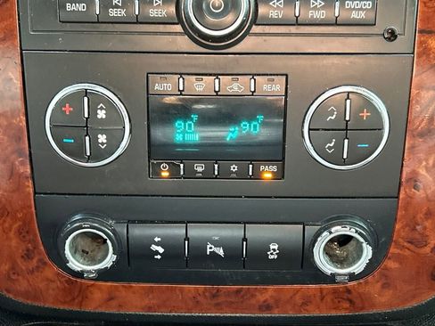 Used 2013 Chevrolet Suburban LT image 28