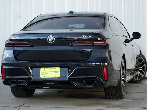 Used 2023 BMW 760i xDrive image 5