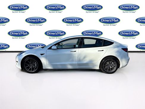 Used 2023 Tesla Model 3 Standard Range image 4