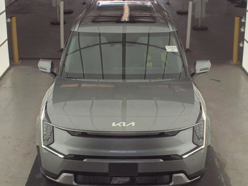 Used 2024 Kia EV9 Land image 2