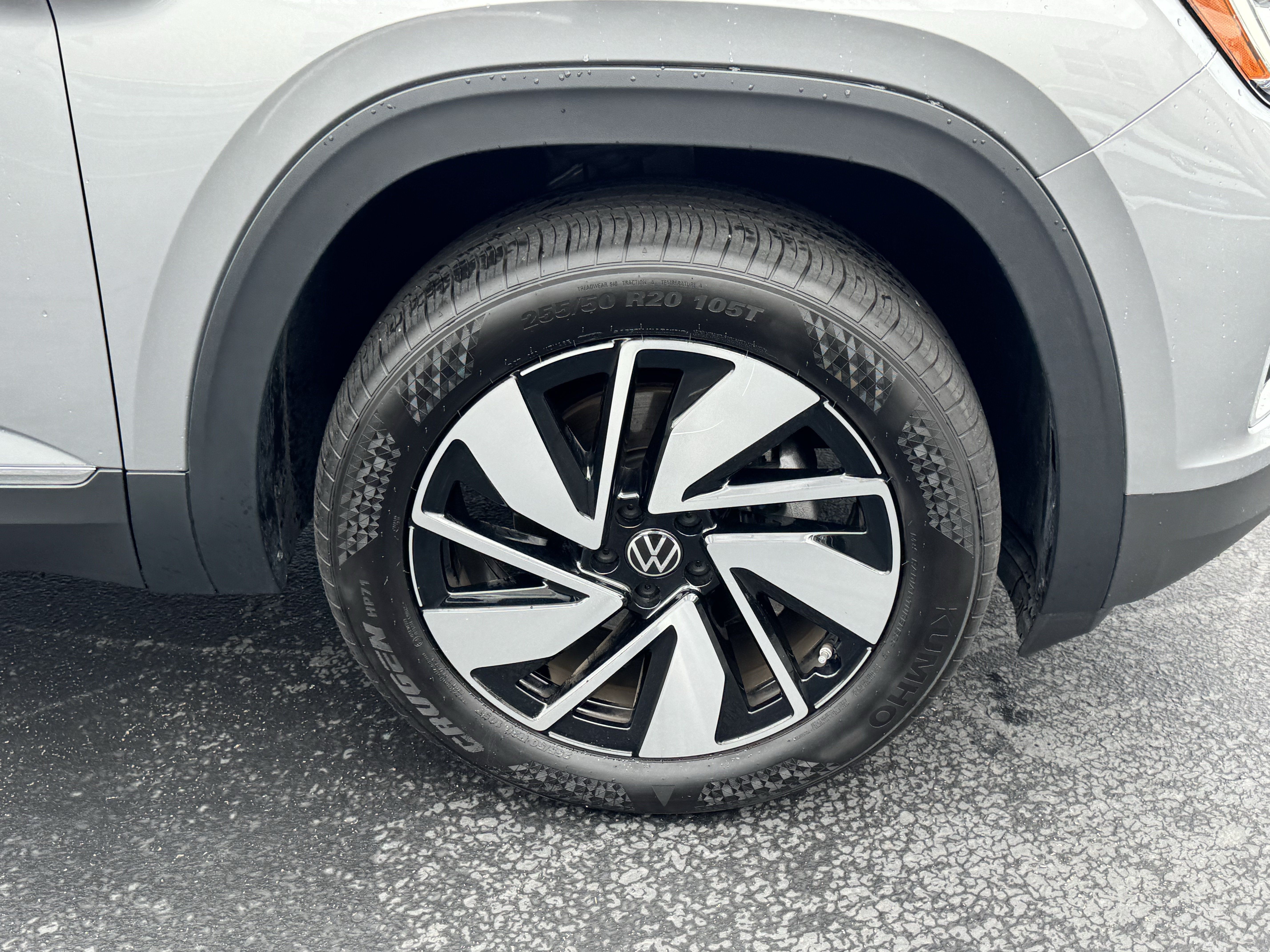 Used 2025 Volkswagen Atlas SEL AWD/4WD image 11