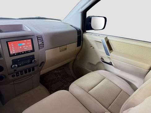 Used 2010 Nissan Titan SE image 22