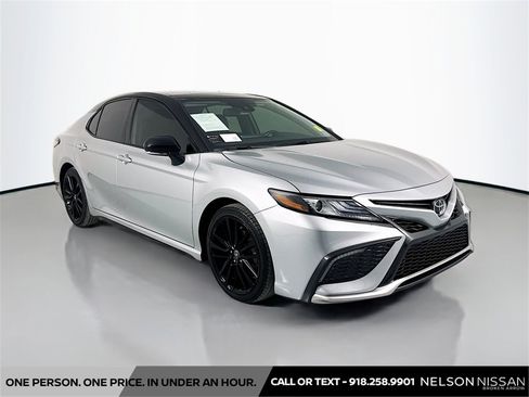 Used 2022 Toyota Camry XSE image 3