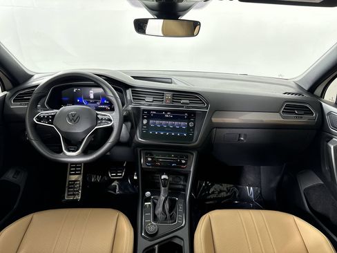 Used 2024 Volkswagen Tiguan SE R-Line image 25