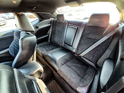 Used 2015 Dodge Challenger SRT w/ Technology Group image 25