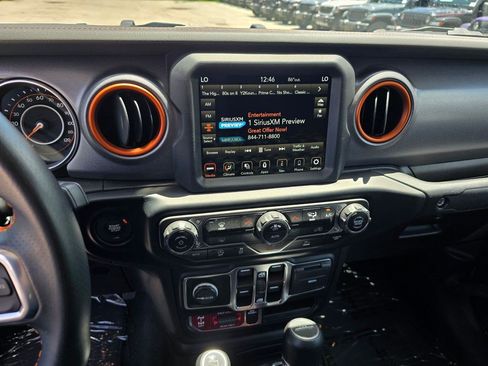 Used 2023 Jeep Gladiator Mojave AWD/4WD image 25