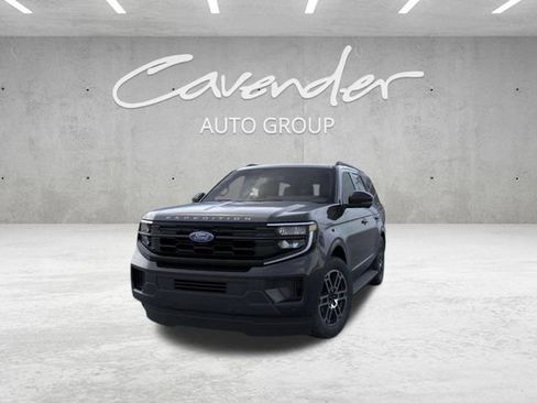 New 2025 Ford Expedition Active image 2