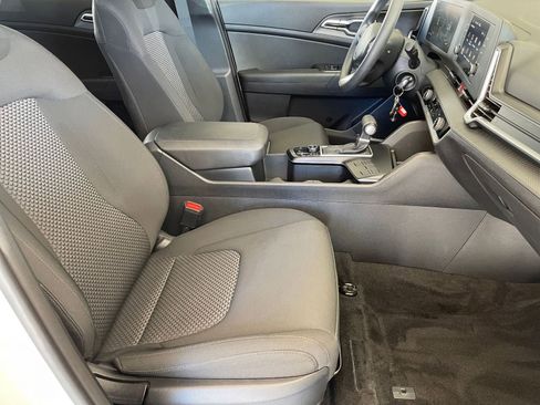 Used 2025 Kia Sportage LX image 35