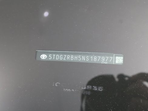 Used 2022 Toyota Highlander XLE image 56