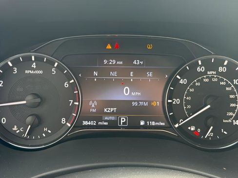 Used 2024 INFINITI QX80 Sensory image 9