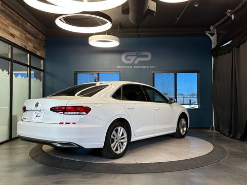 Used 2020 Volkswagen Passat 2.0T SE FWD image 3