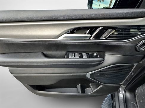 Certified 2024 Jeep Wagoneer Series II image 20