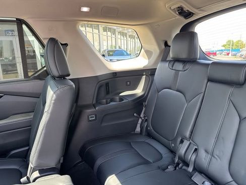 Used 2025 Honda Pilot Touring image 32