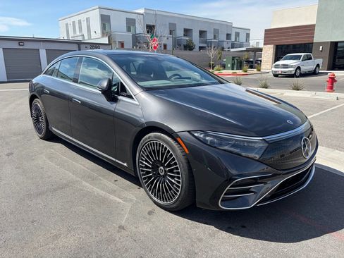 Used 2022 Mercedes-Benz EQS 450+ Sedan image 2