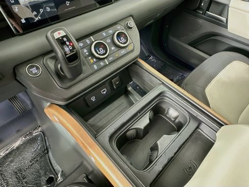 Certified 2024 Land Rover Defender 110 X-Dynamic SE AWD/4WD image 14
