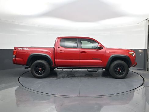 Used 2022 Toyota Tacoma TRD Off-Road image 8