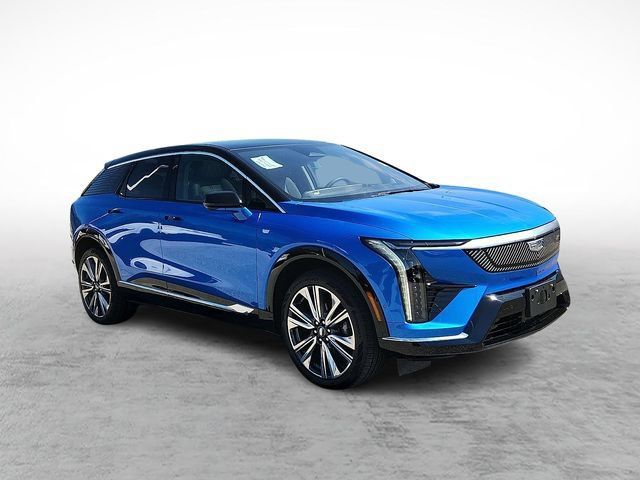 Certified 2025 Cadillac Optiq Luxury 2 AWD/4WD image 3