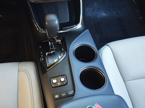Used 2014 Toyota Avalon Limited w/ Technology Package FWD image 36