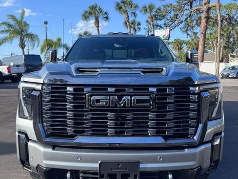 Used 2024 GMC Sierra 2500 Denali Ultimate AWD/4WD image 2