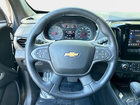 Used 2023 Chevrolet Traverse LT FWD image 16