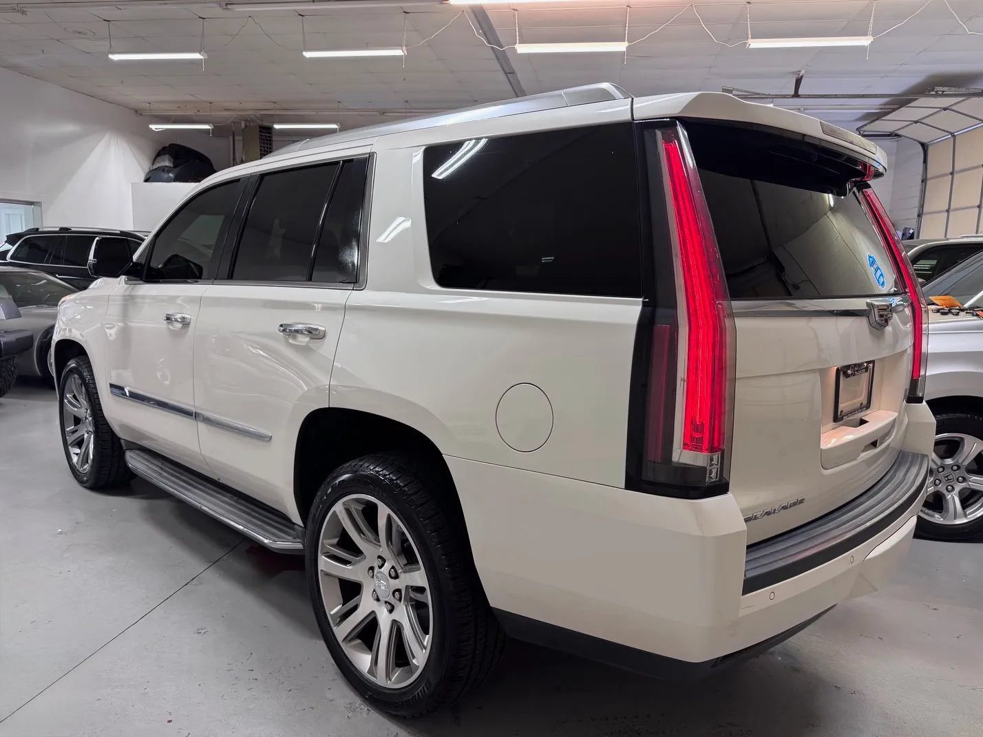 Used 2015 Cadillac Escalade Luxury AWD/4WD image 5
