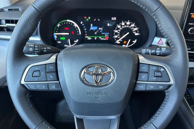 Certified 2026 Toyota Sienna XLE FWD image 29