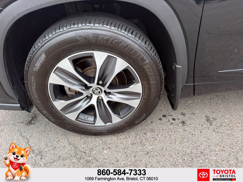 Used 2022 Toyota Highlander XLE AWD/4WD image 13