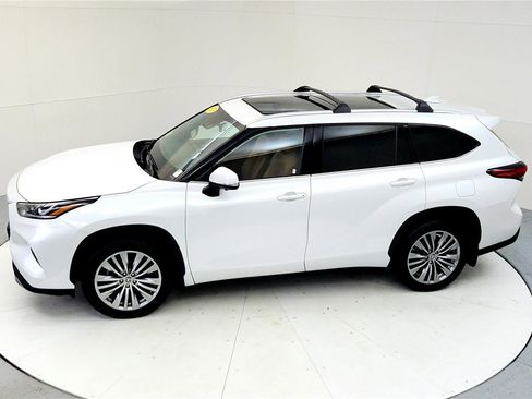Used 2023 Toyota Highlander Platinum image 15