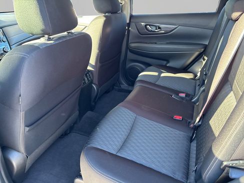 Used 2020 Nissan Rogue SV image 10