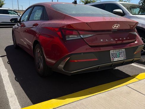 Used 2024 Hyundai Elantra SEL FWD image 9