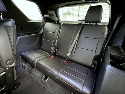 Used 2023 Chevrolet Traverse LT image 20