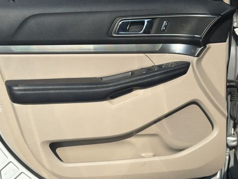 Certified 2018 Ford Explorer XLT w/ Equipment Group 202A FWD image 11