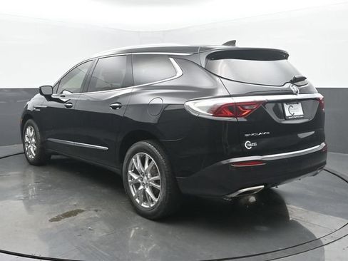 Used 2022 Buick Enclave Essence w/ Experience Buick Package FWD image 4