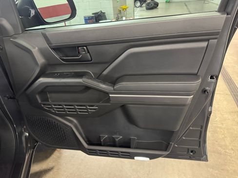 Certified 2025 Toyota Tacoma SR5 AWD/4WD image 16
